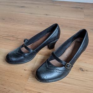 Clarks leather black heels (size 8)